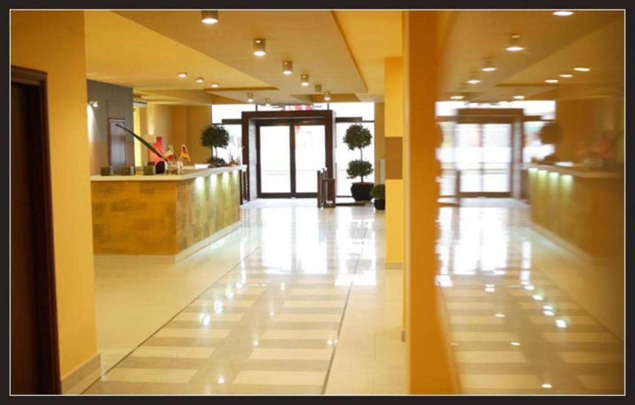 Hotel Maxim Arad Exterior foto