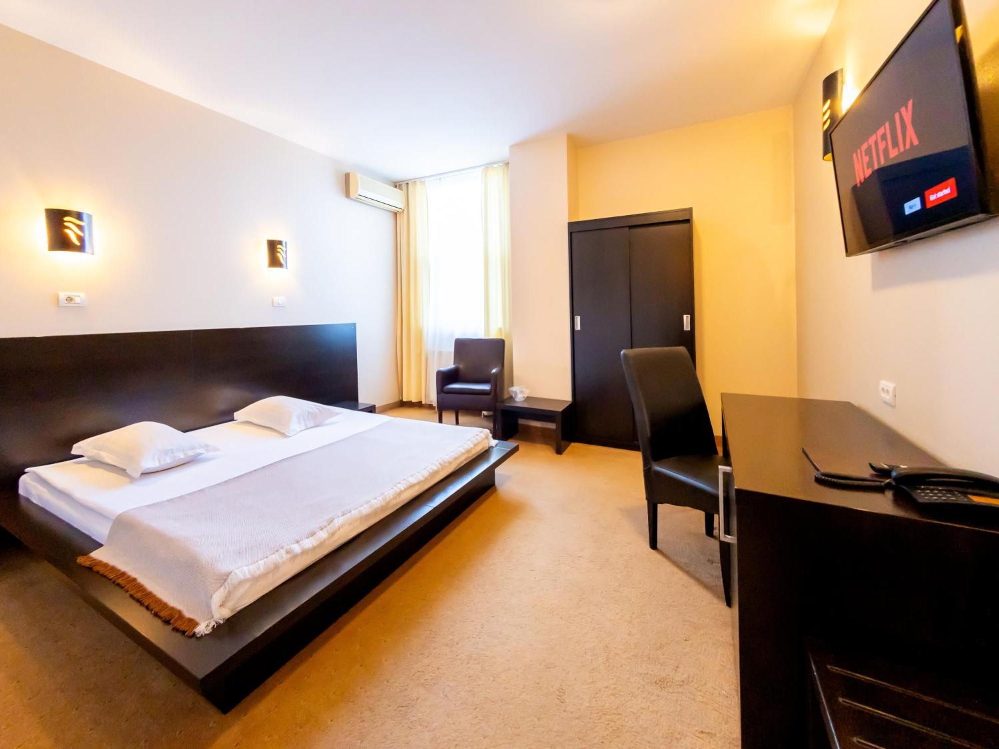 Hotel Maxim Arad Exterior foto